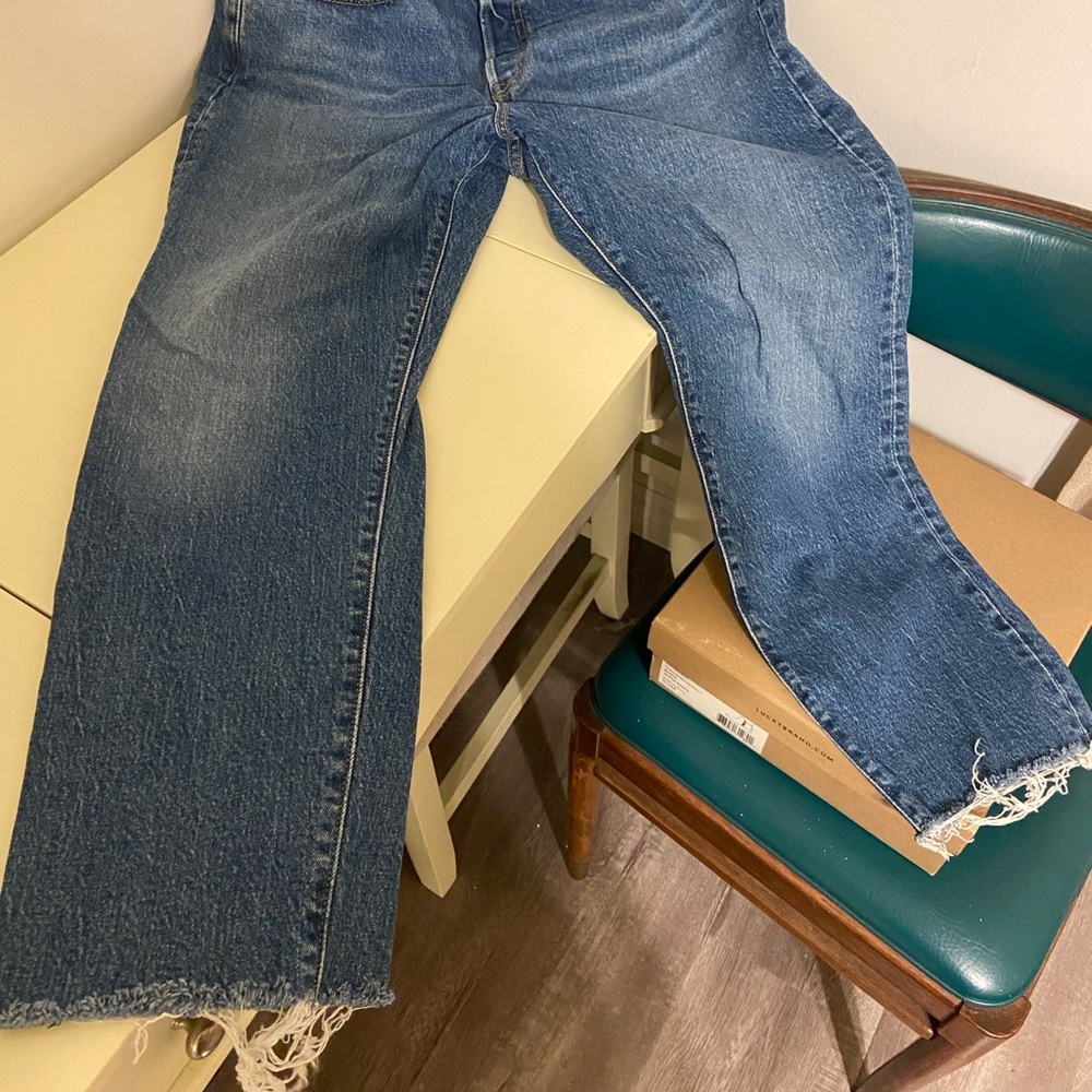 Levi’s Wedgie Straight Jeans with Fray Hem - 32